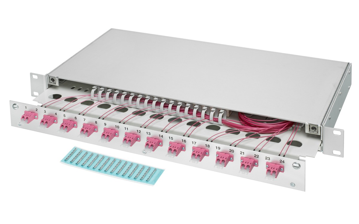 FO 19" Paneau 1U retirable 24xLC/dupl. OM4 compl.