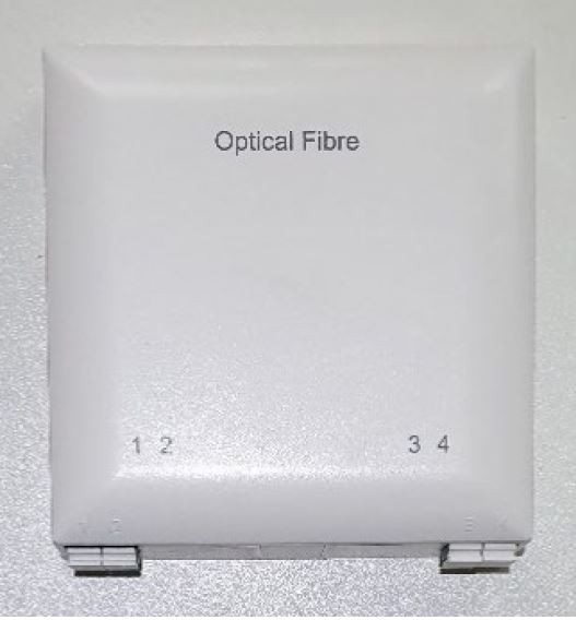 OTO 4/4 mit Pigtail's AP (ON) bestückt mit 2 Duplex- Mittelstücken LC / APC