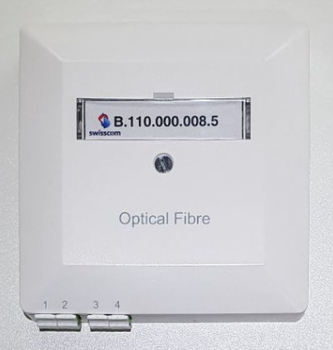 OTO 4/4 mit Pigtail's AP (RdM) bestückt mit 2 Duplex- Mittelstücken LC / APC