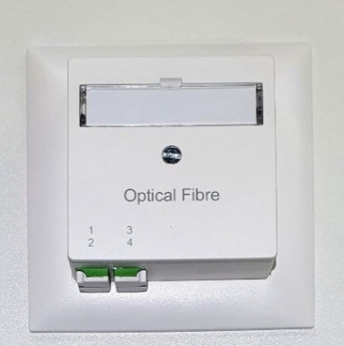 OTO 4/4 mit Pigtail's UP (RdM) bestückt mit 2 Duplex- Mittelstücken LC / APC