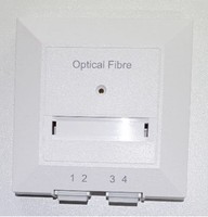 OTO 4/4 mit Pigtail's AP (ZT) bestückt mit 2 Duplex- Mittelstücken LC / APC