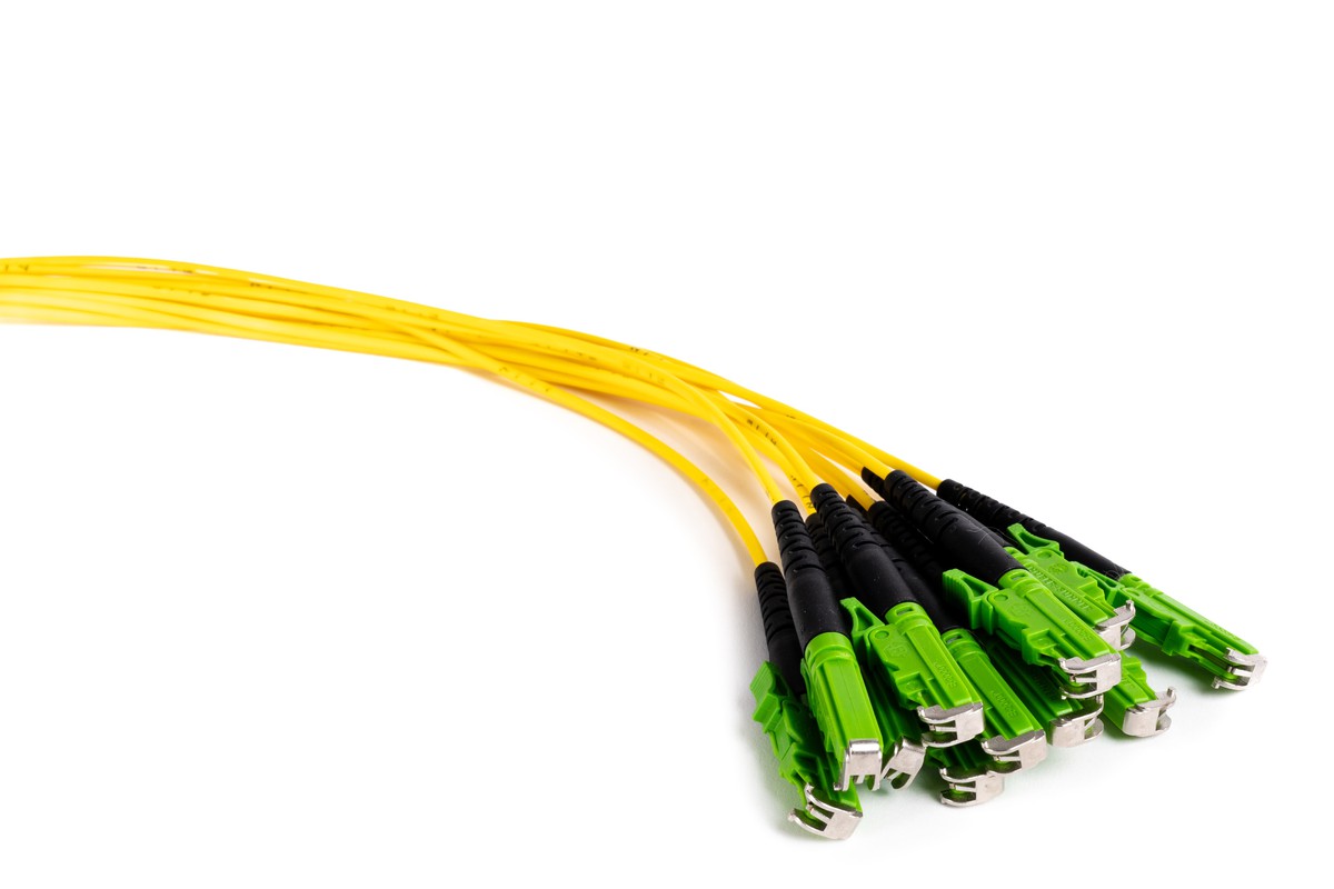 Breakout beidseitig 2x9/125 gelb E2000/APC